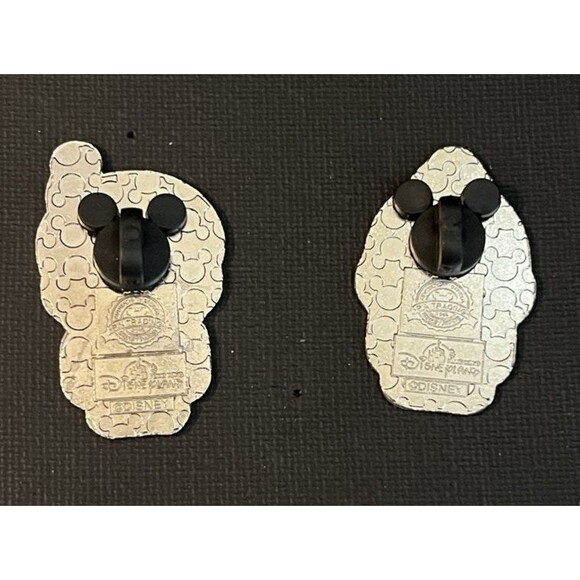 HKDL 2016 Lot of 2 Booster Trading Pins Toy Factory Robots Pinocchio & Dale - Picture 2 of 3